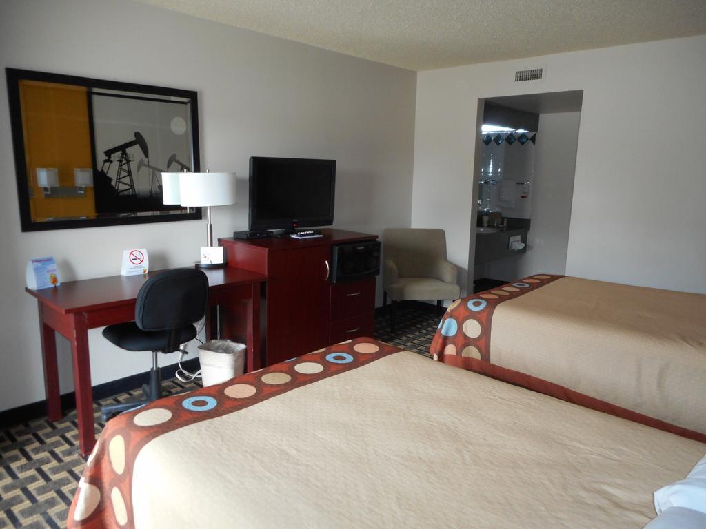 Super 8 By Wyndham Fox Creek Hotel Room photo