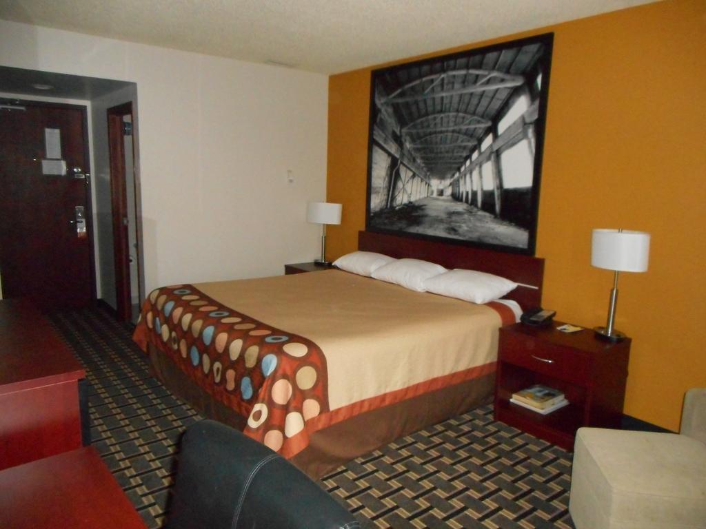 Super 8 By Wyndham Fox Creek Hotel Room photo