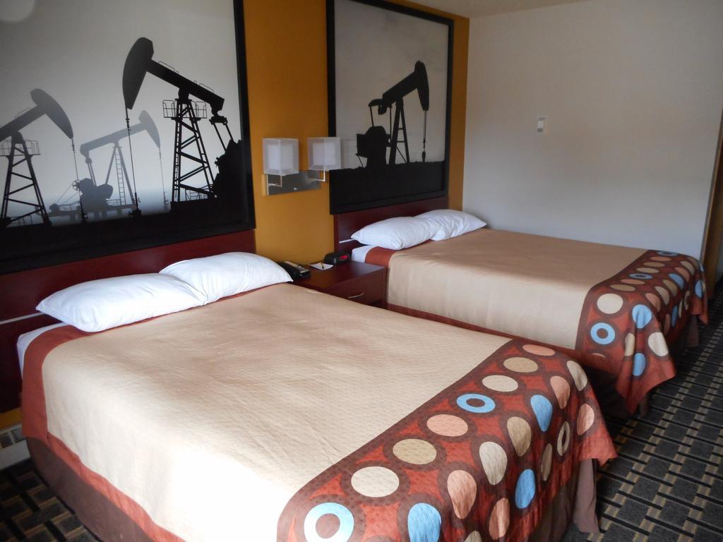 Super 8 By Wyndham Fox Creek Hotel Room photo
