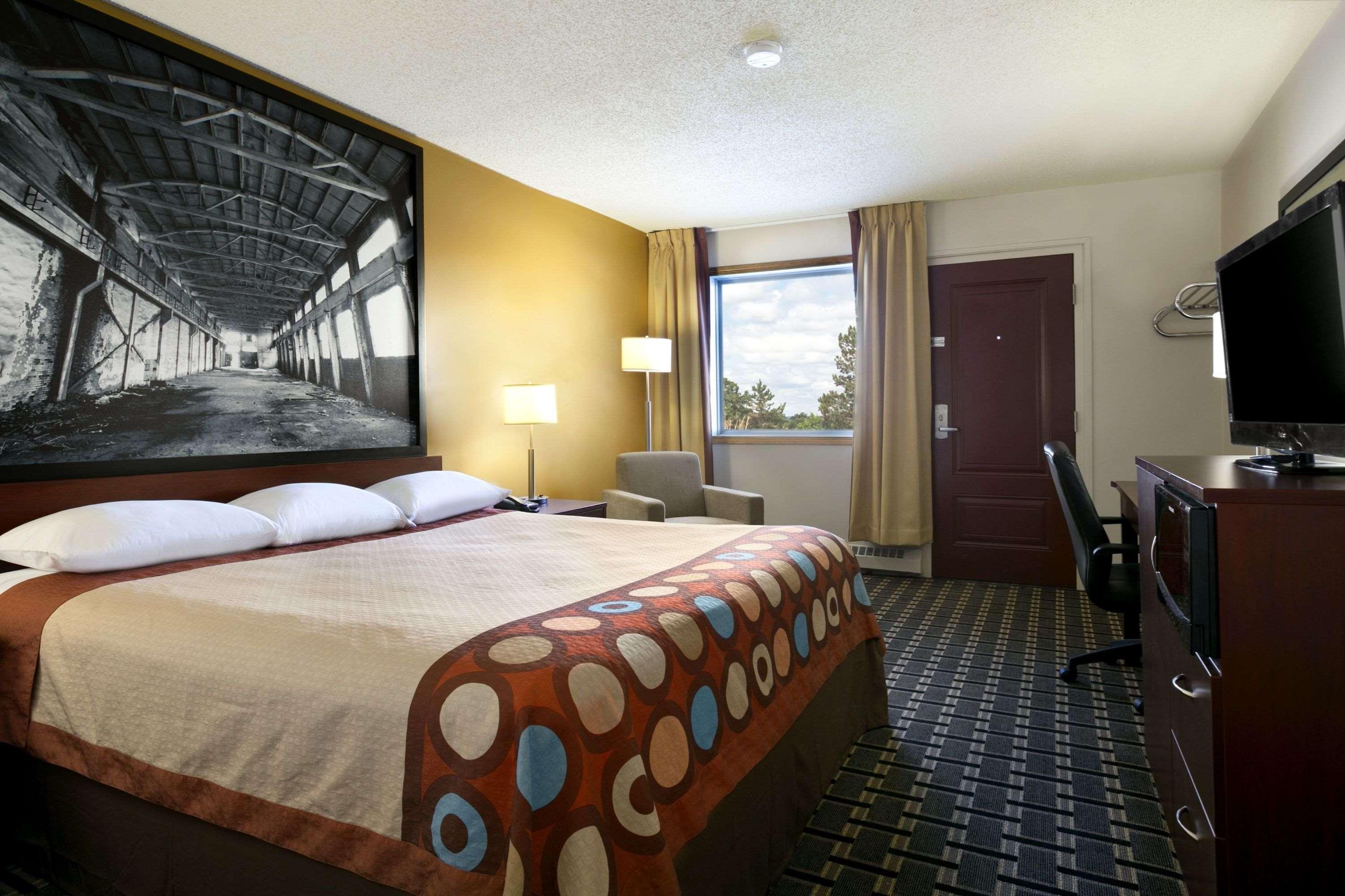 Super 8 By Wyndham Fox Creek Hotel Exterior photo