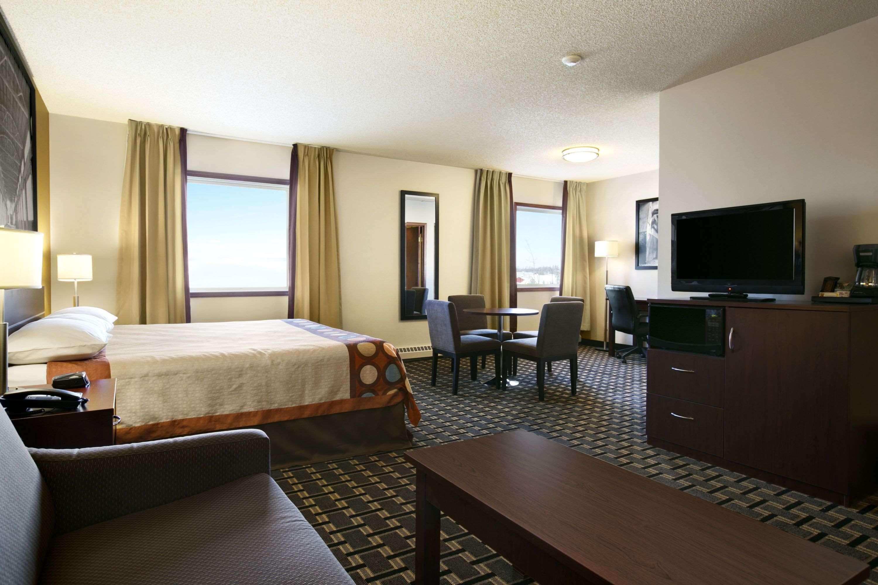 Super 8 By Wyndham Fox Creek Hotel Exterior photo
