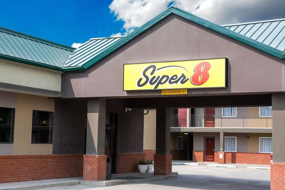 Super 8 By Wyndham Fox Creek Hotel Exterior photo